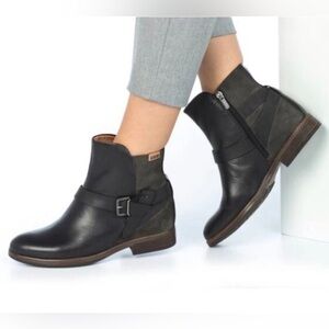 Pikolinos Ordinos Ankle boot with Leather accent strap & buckle, sz 36